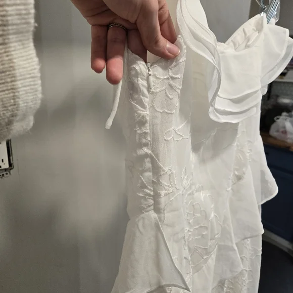 All About May• Lenora One-Shoulder White Ruffled Asymmetric Dress. Sz 6 - Picture 13 of 16